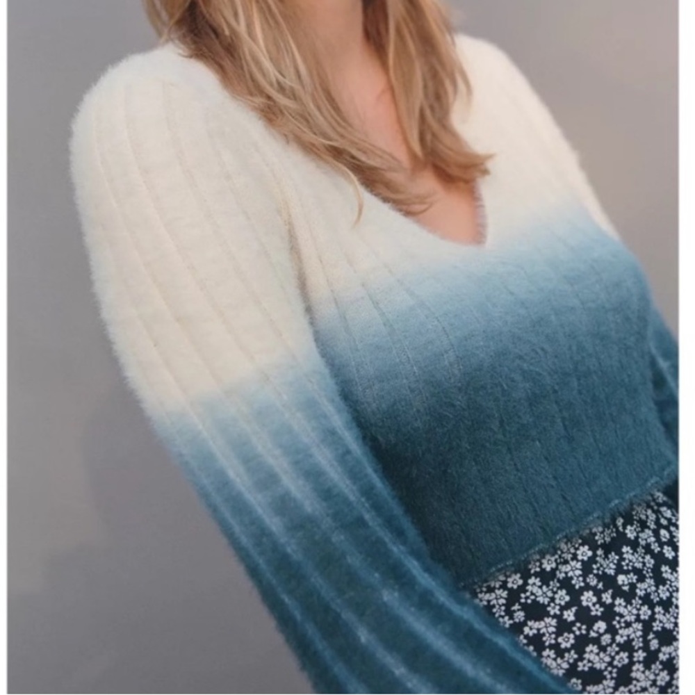 Urban Outfitters sweater Bellini cropped soft knit blue cream M NEW dip dye